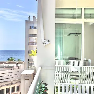 Luxurious 2 Bedrooms Apartment, 30 Meter From Beach Appartamento